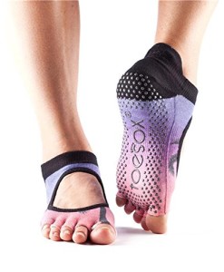 ToeSox-Frauen-1-Paar-Bella-Halb-Toe-Organic-Cotton-vorne-offen-Yoga-Socks-In-Black-0